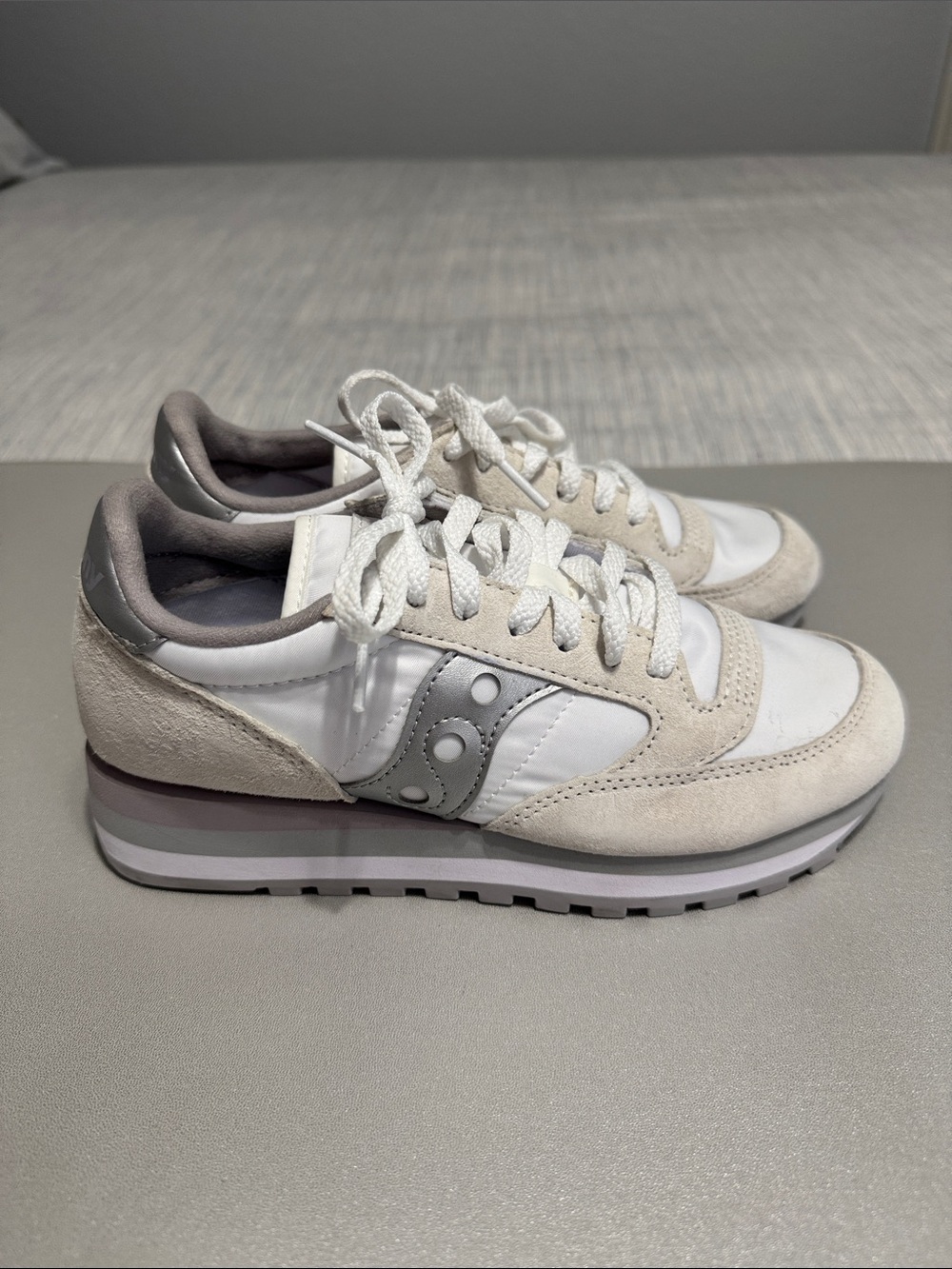 Saucony Women's Jazz Triple Sneakers in White / Silver 6 S60530-16